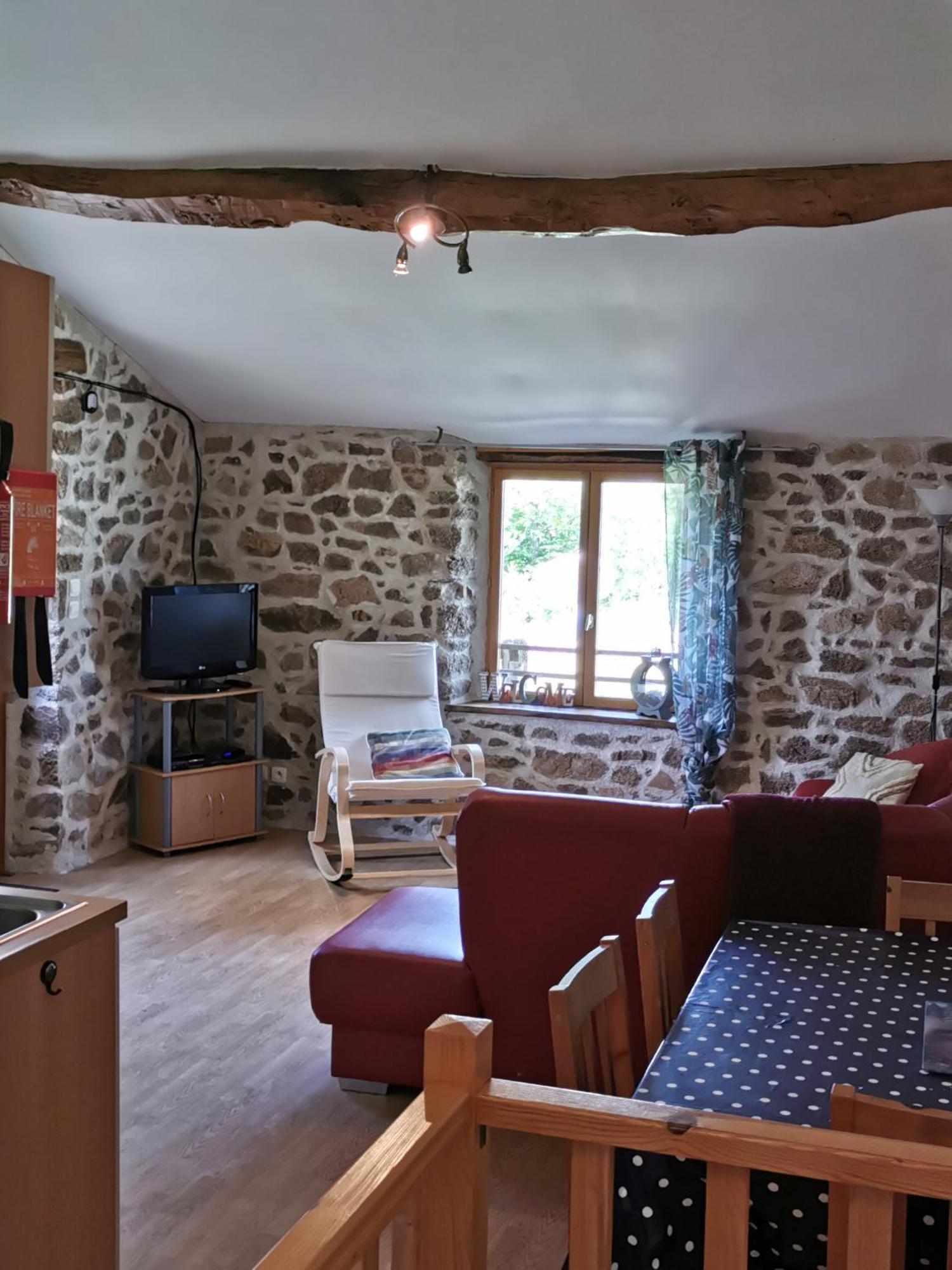 Tranquille Vienne Gites A Chirac Dept Charente Exterior photo