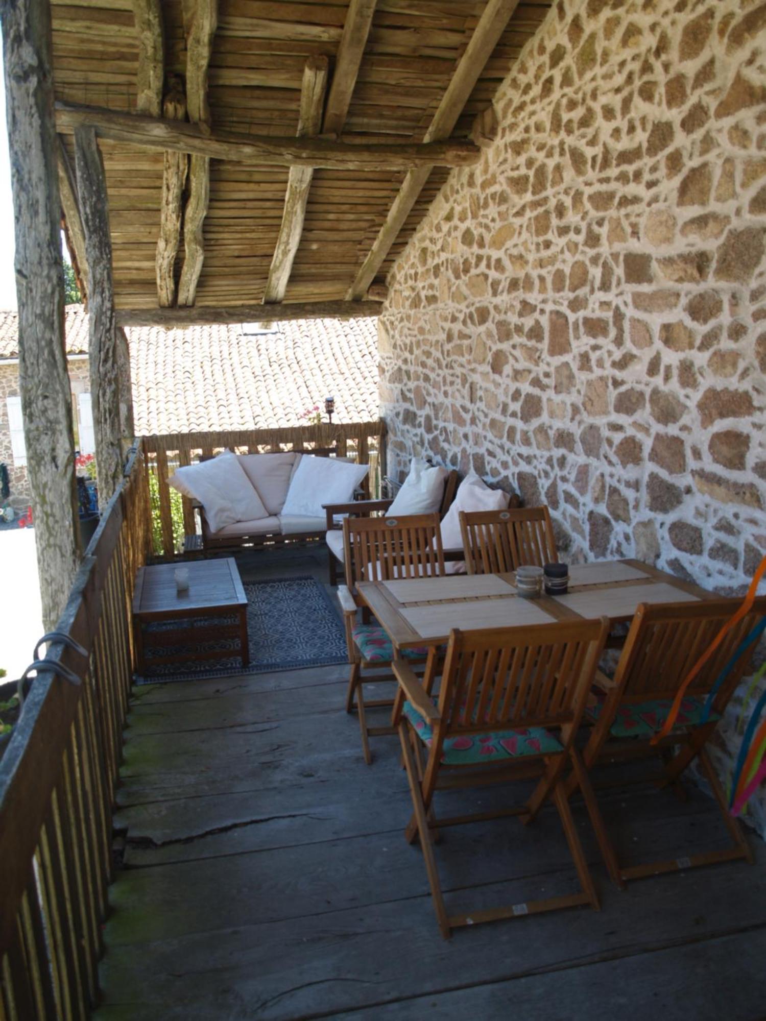 Tranquille Vienne Gites A Chirac Dept Charente Exterior photo