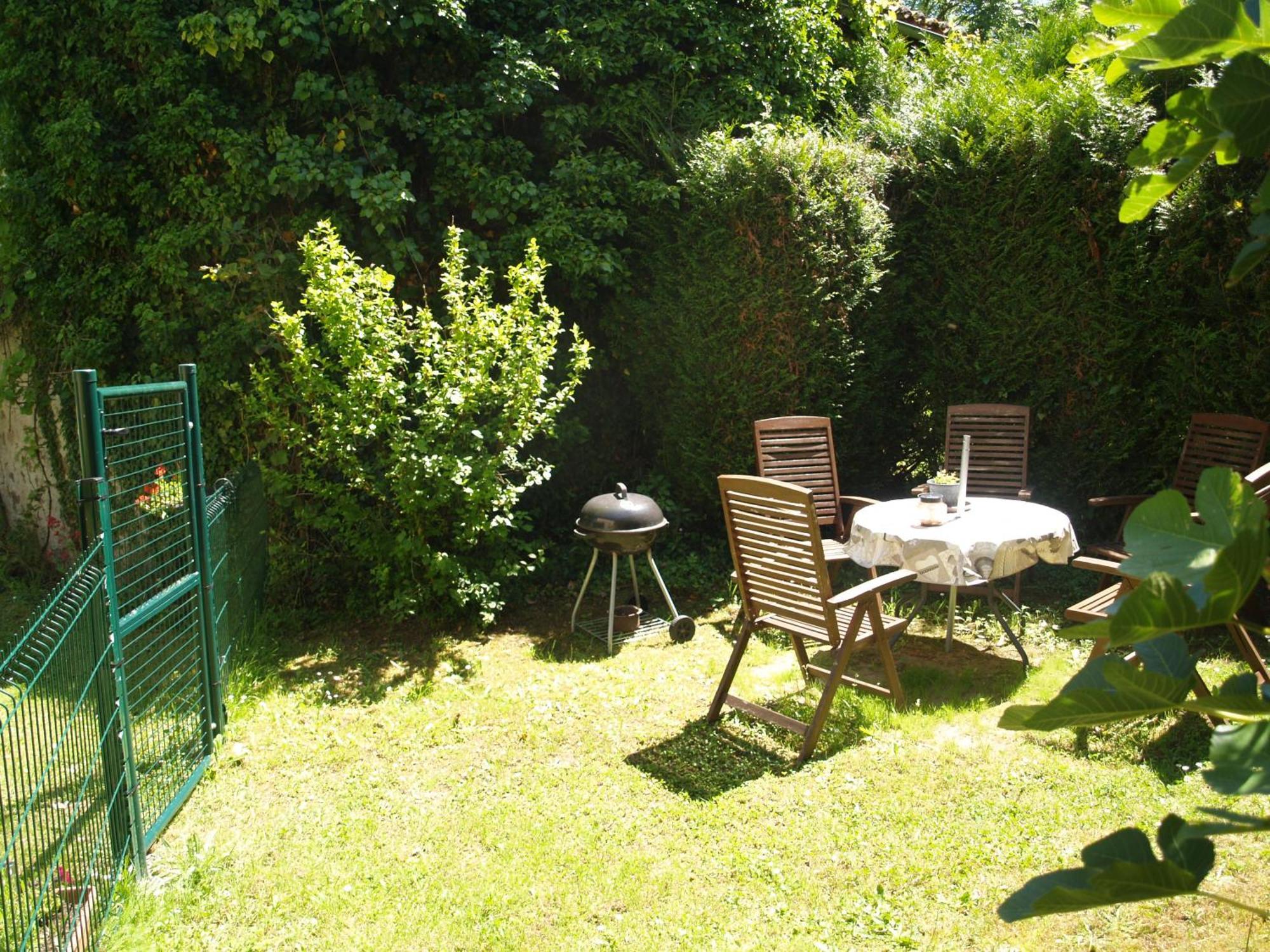Tranquille Vienne Gites A Chirac Dept Charente Exterior photo