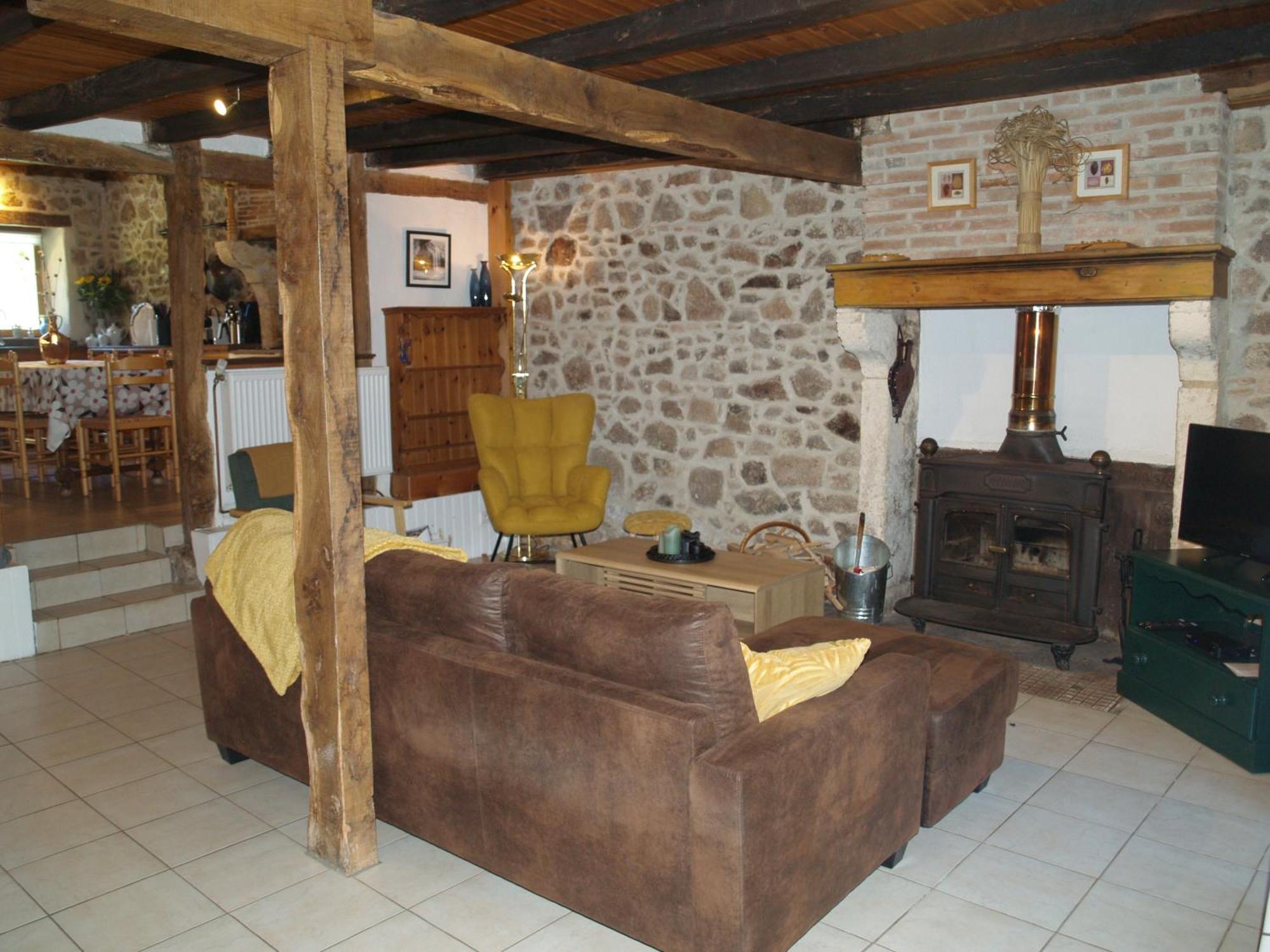 Tranquille Vienne Gites A Chirac Dept Charente Exterior photo