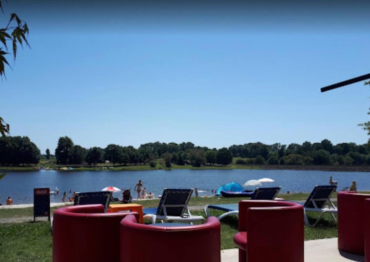 Tranquille Vienne Gites A Chirac Dept Charente Exterior photo