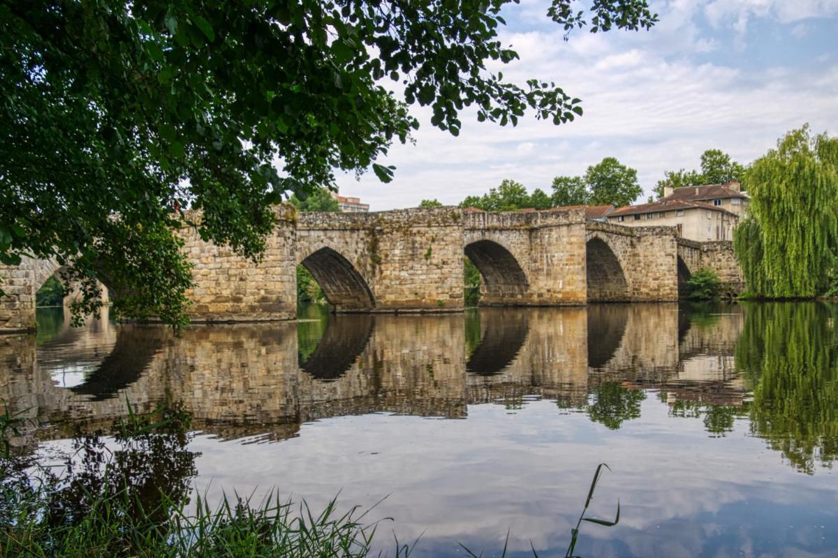 Tranquille Vienne Gites A Chirac Dept Charente Exterior photo